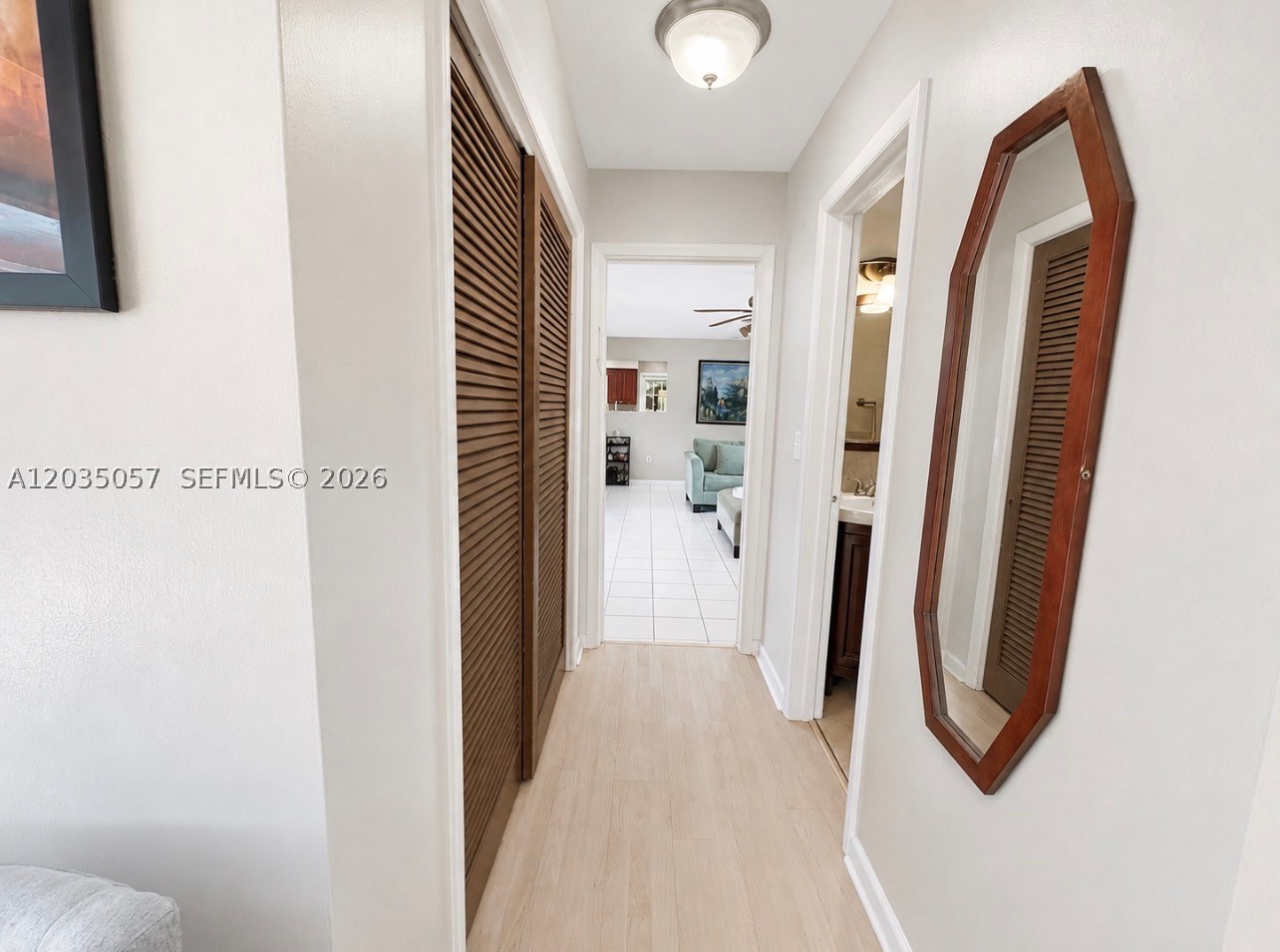 HOLLYWOOD HILLS - Residential