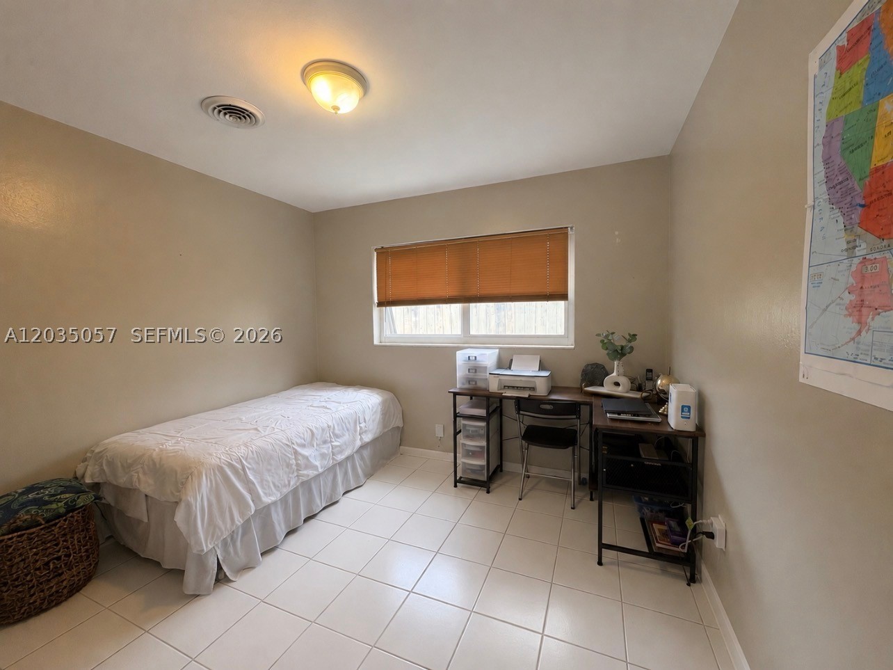 HOLLYWOOD HILLS - Residential