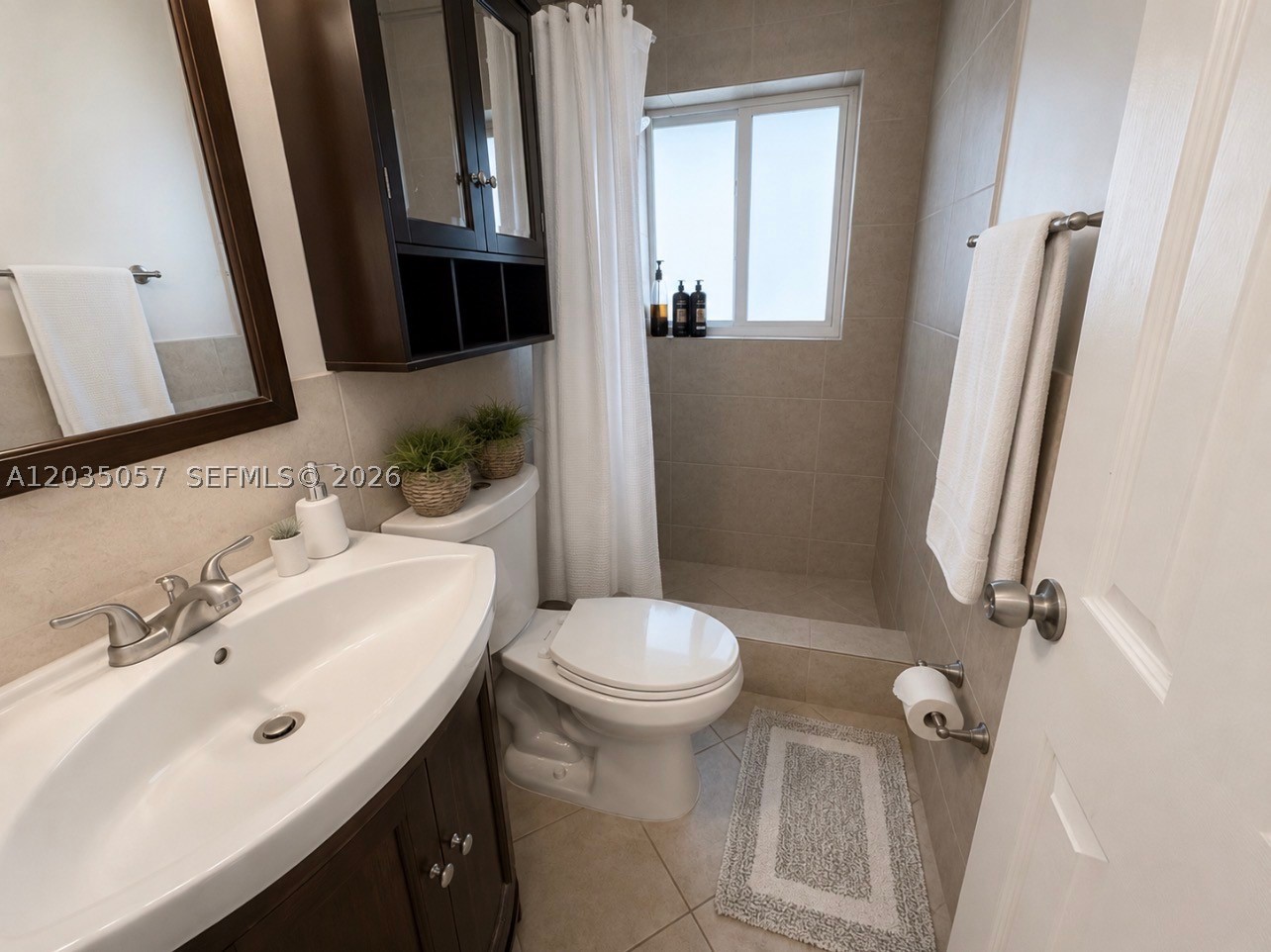 HOLLYWOOD HILLS - Residential