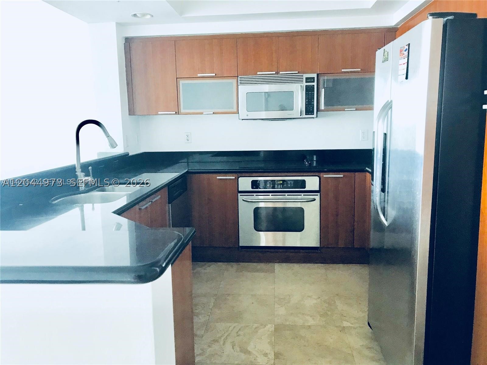 THE OAKS I CONDO - Residential Lease