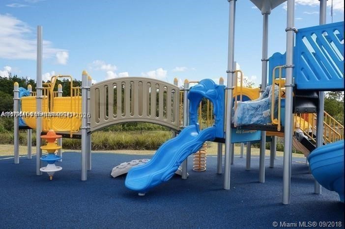 THE OAKS I CONDO - Residential Lease