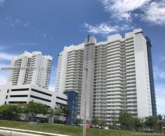 THE OAKS I CONDO - Residential Lease