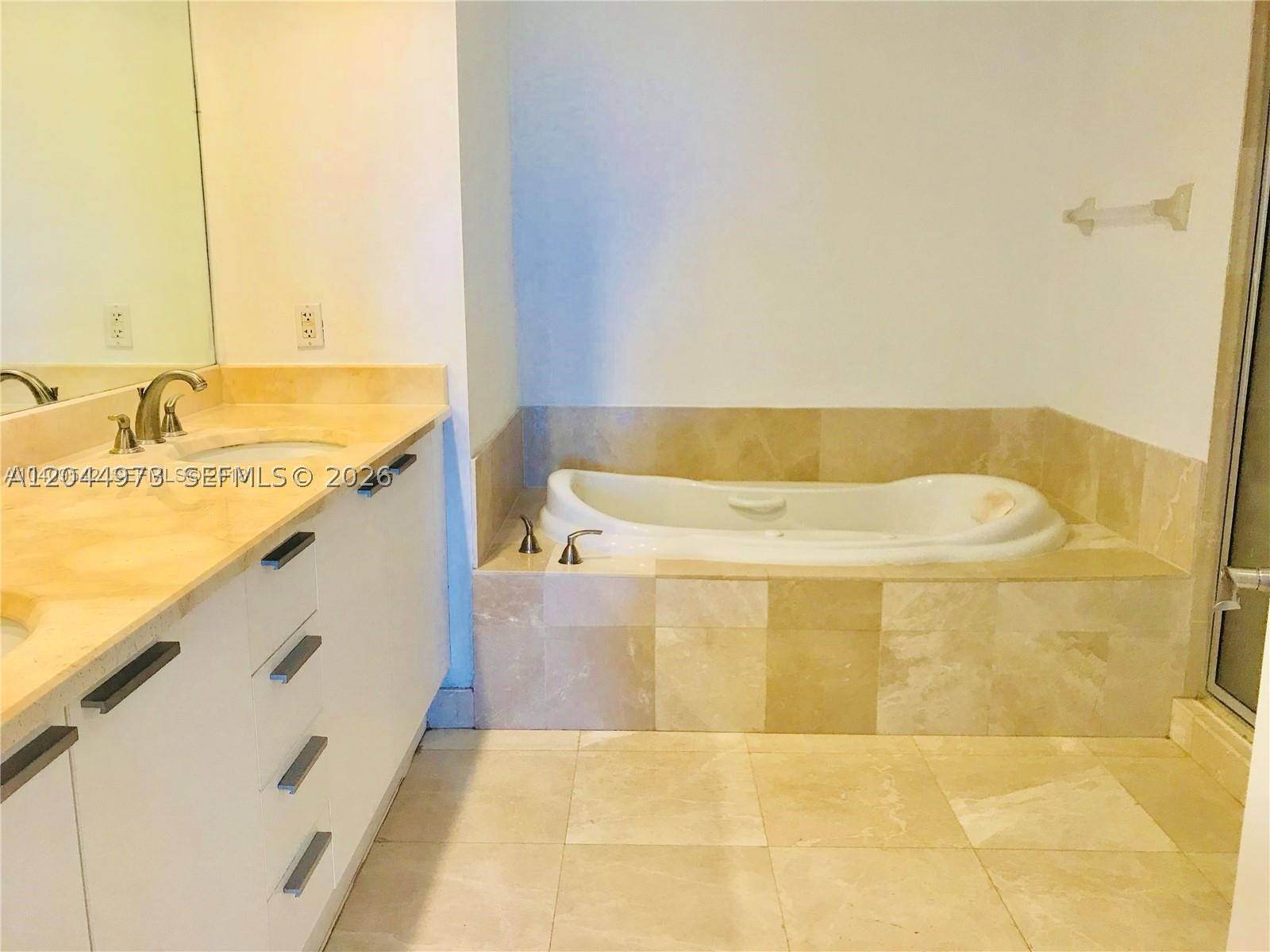 THE OAKS I CONDO - Residential Lease