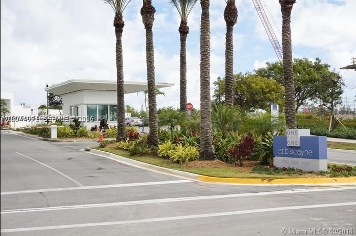 THE OAKS I CONDO - Residential Lease