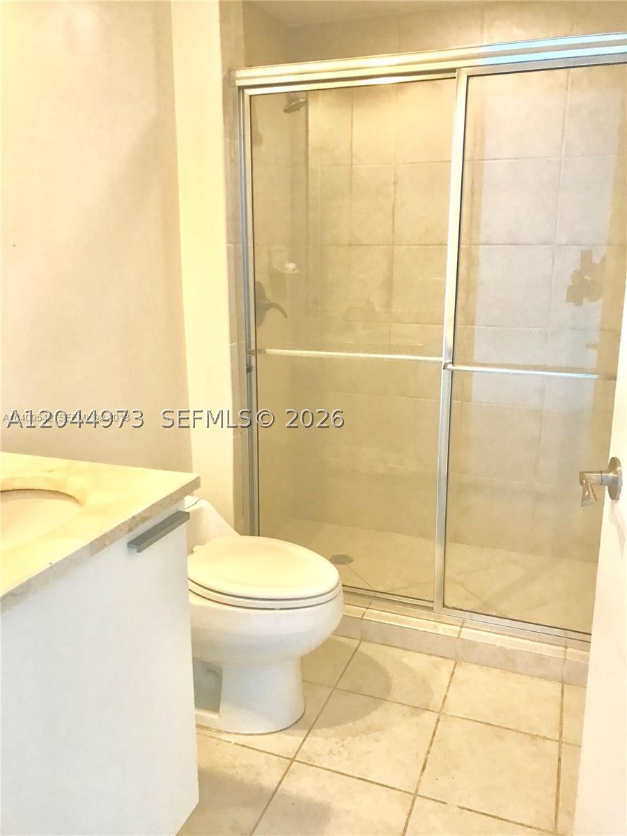 THE OAKS I CONDO - Residential Lease