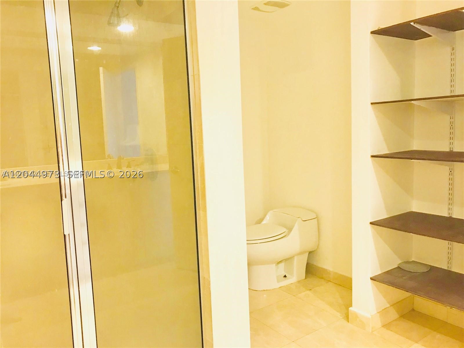 THE OAKS I CONDO - Residential Lease