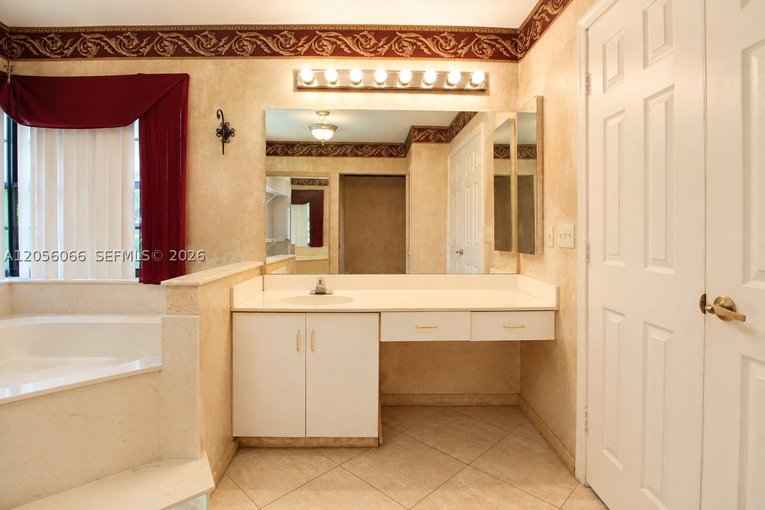 RIDGEVIEW LAKE ESTATES - Residential