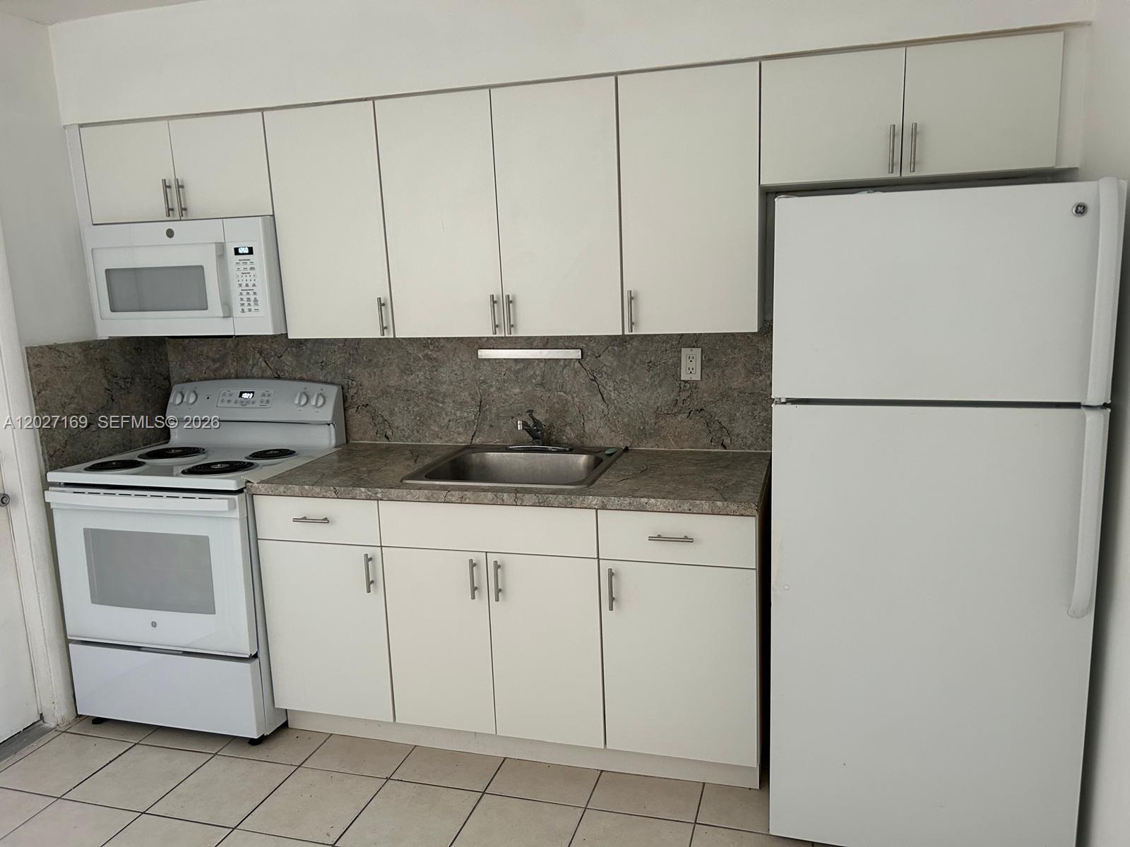 EVERGLADES SUGAR & LAND C - Residential Lease
