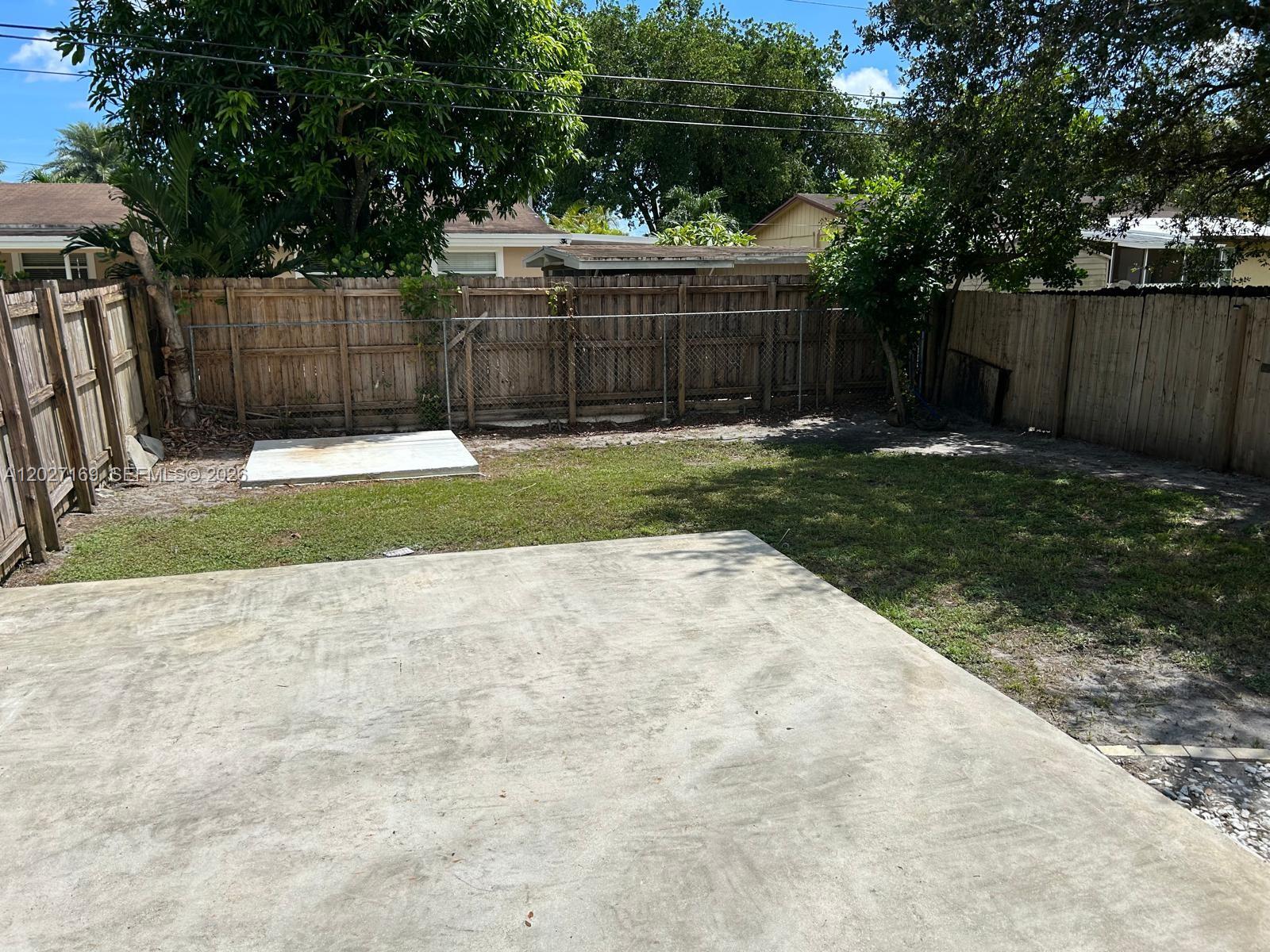 EVERGLADES SUGAR & LAND C - Residential Lease
