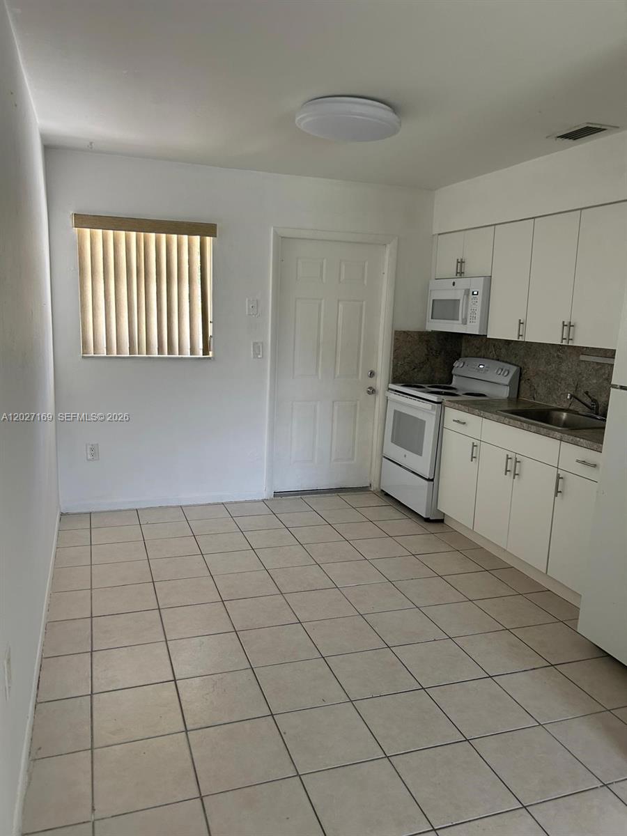 EVERGLADES SUGAR & LAND C - Residential Lease