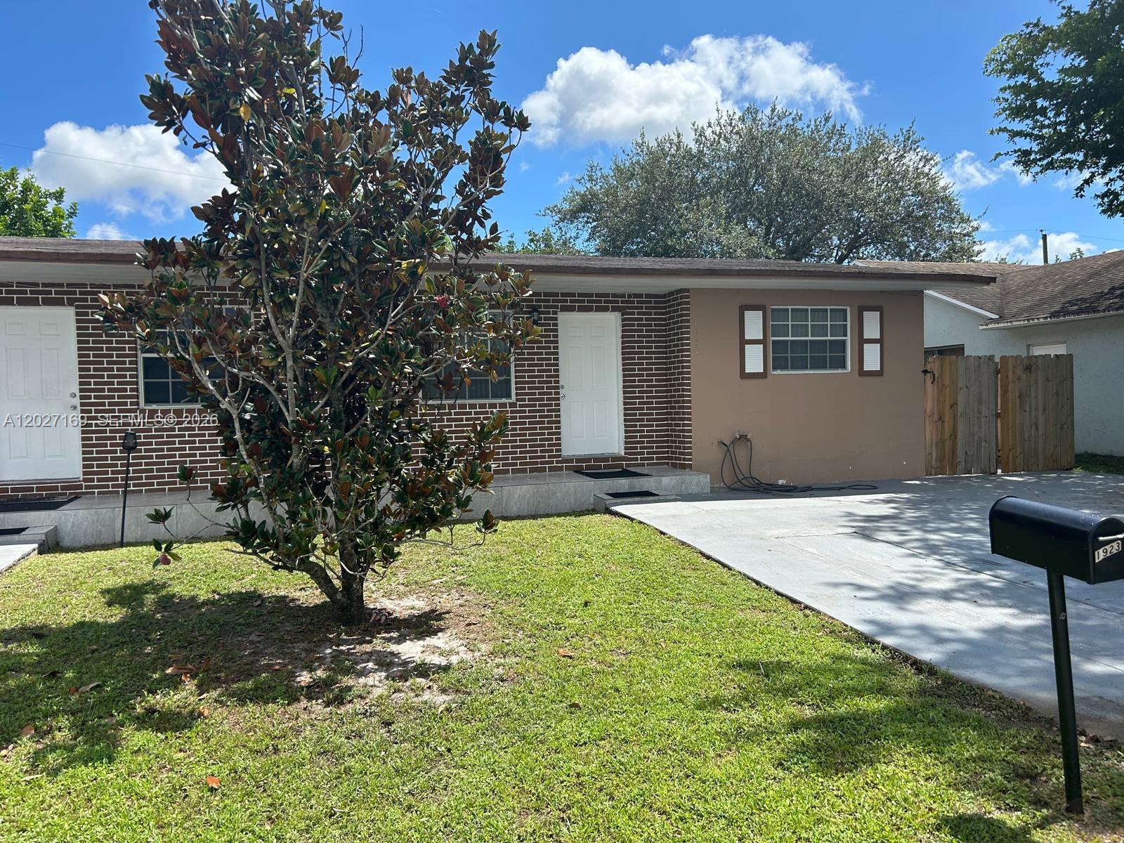 EVERGLADES SUGAR & LAND C - Residential Lease