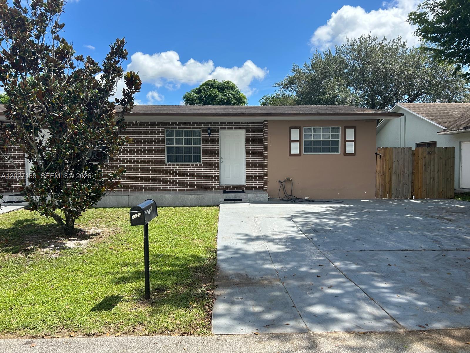 EVERGLADES SUGAR & LAND C - Residential Lease