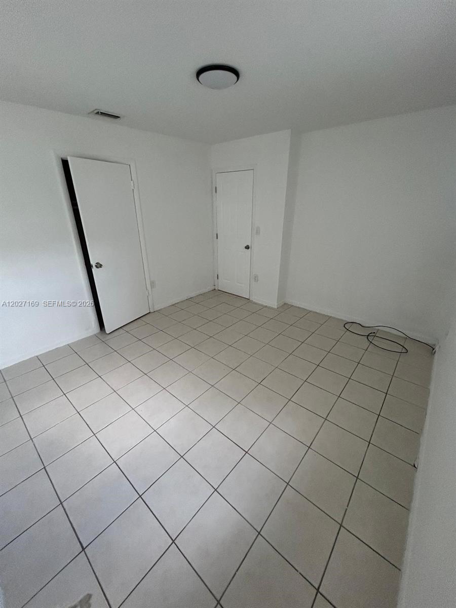 EVERGLADES SUGAR & LAND C - Residential Lease