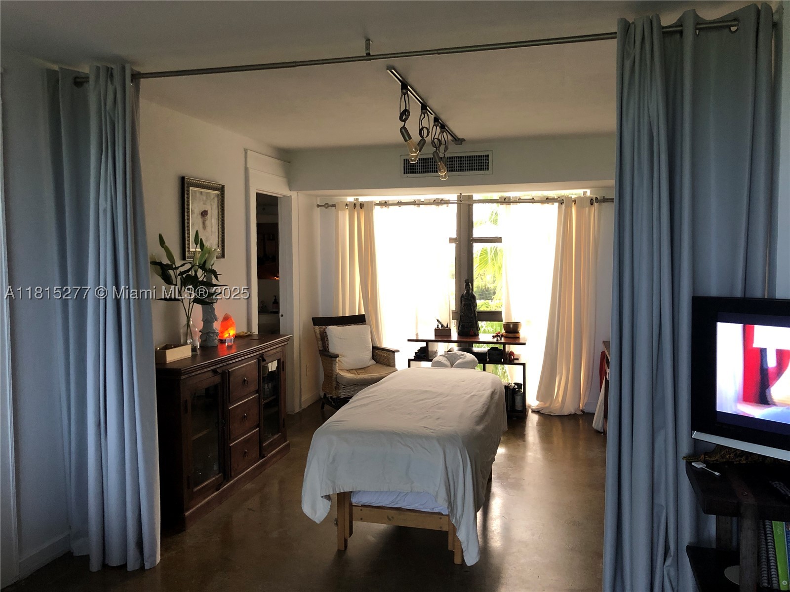 THE FLATS AT MORNINGSIDE - Residential