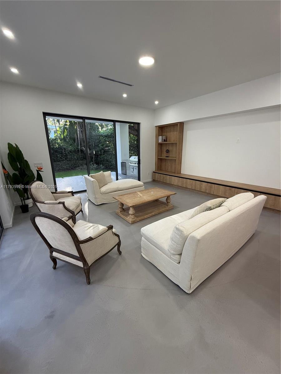 SILVER BLUFF - Residential