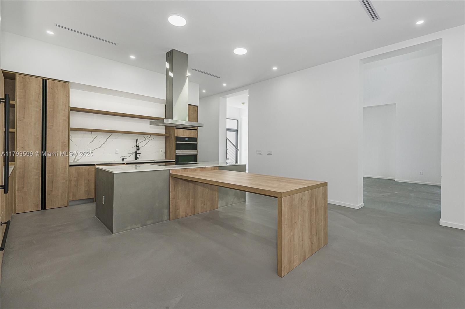 SILVER BLUFF - Residential