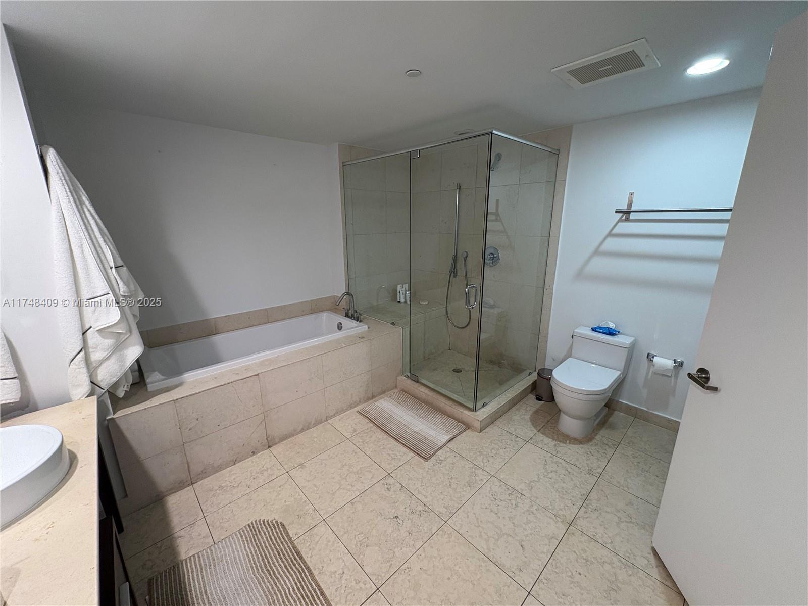 ICONBRICKELL CONDO NO 1 - Residential Lease