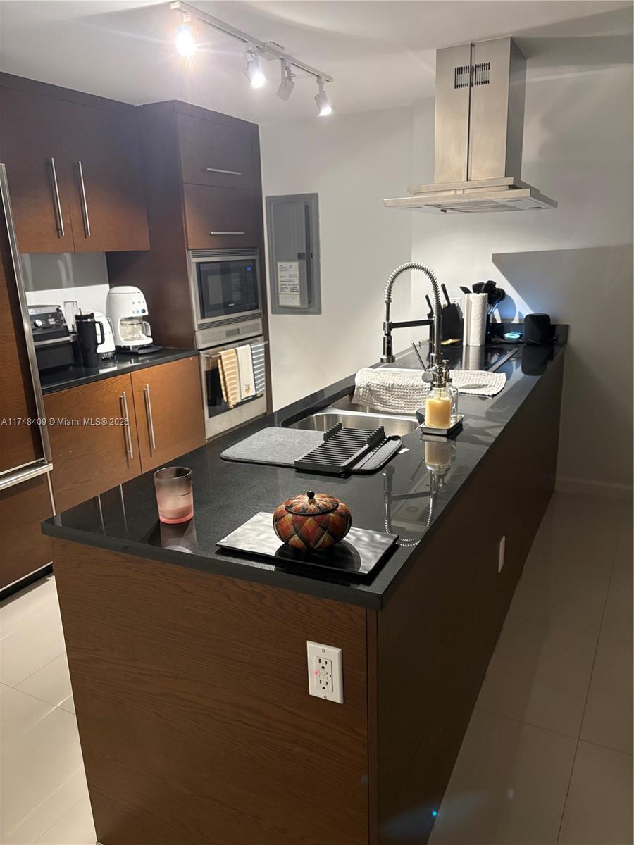 ICONBRICKELL CONDO NO 1 - Residential Lease