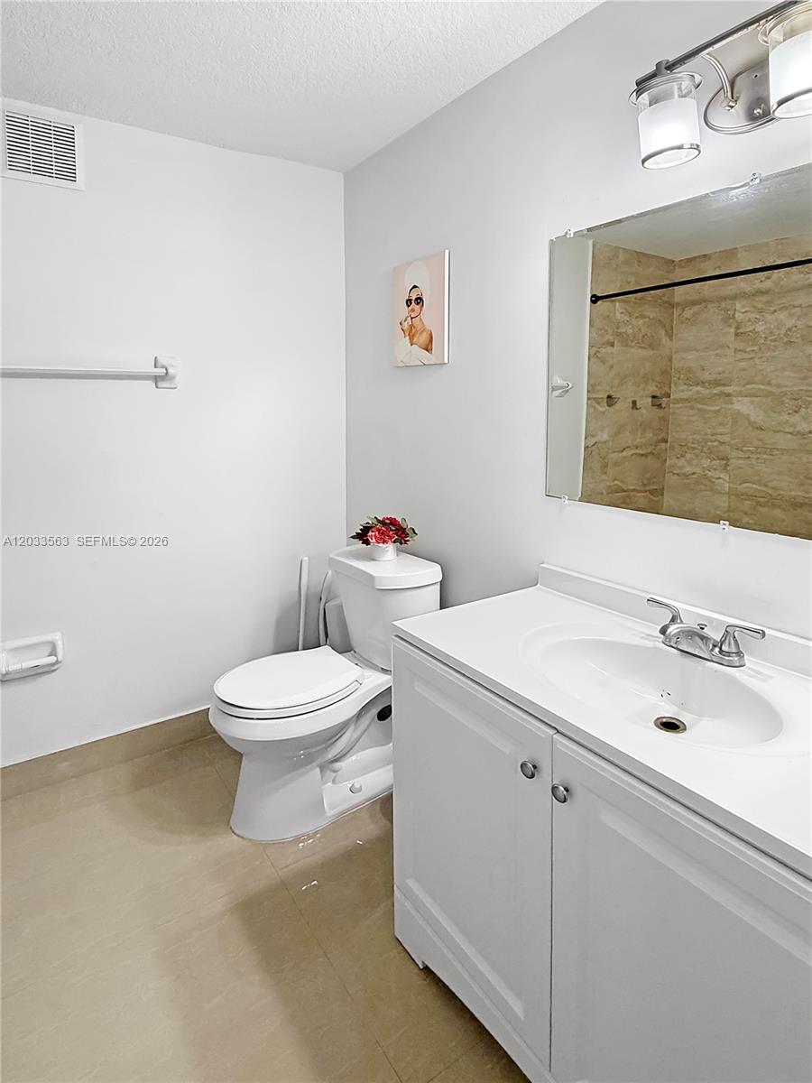 MONTEREY AT MALIBU BAY CO - Residential Lease