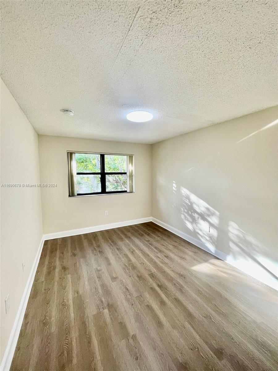 THE COURTS AT KENDALL CON - Residential Lease