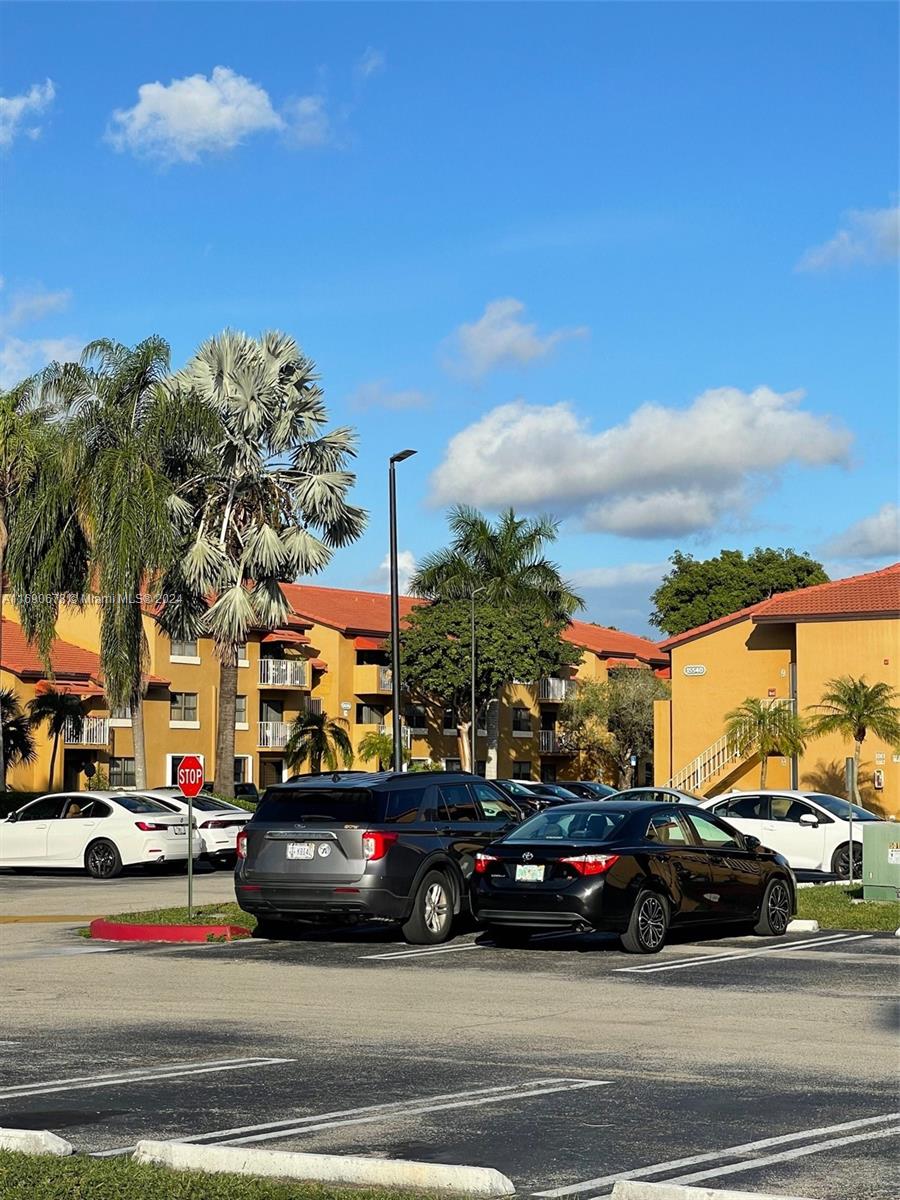 THE COURTS AT KENDALL CON - Residential Lease