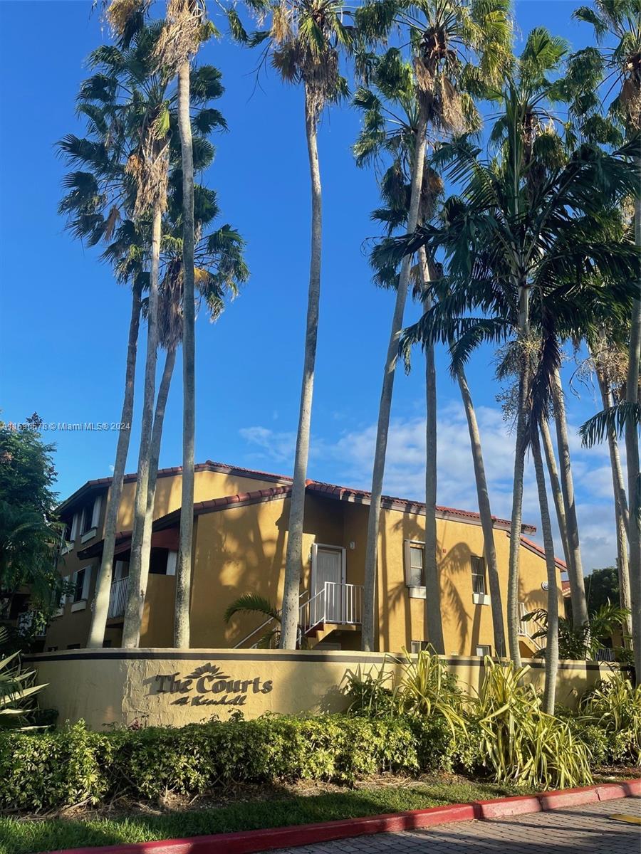THE COURTS AT KENDALL CON - Residential Lease
