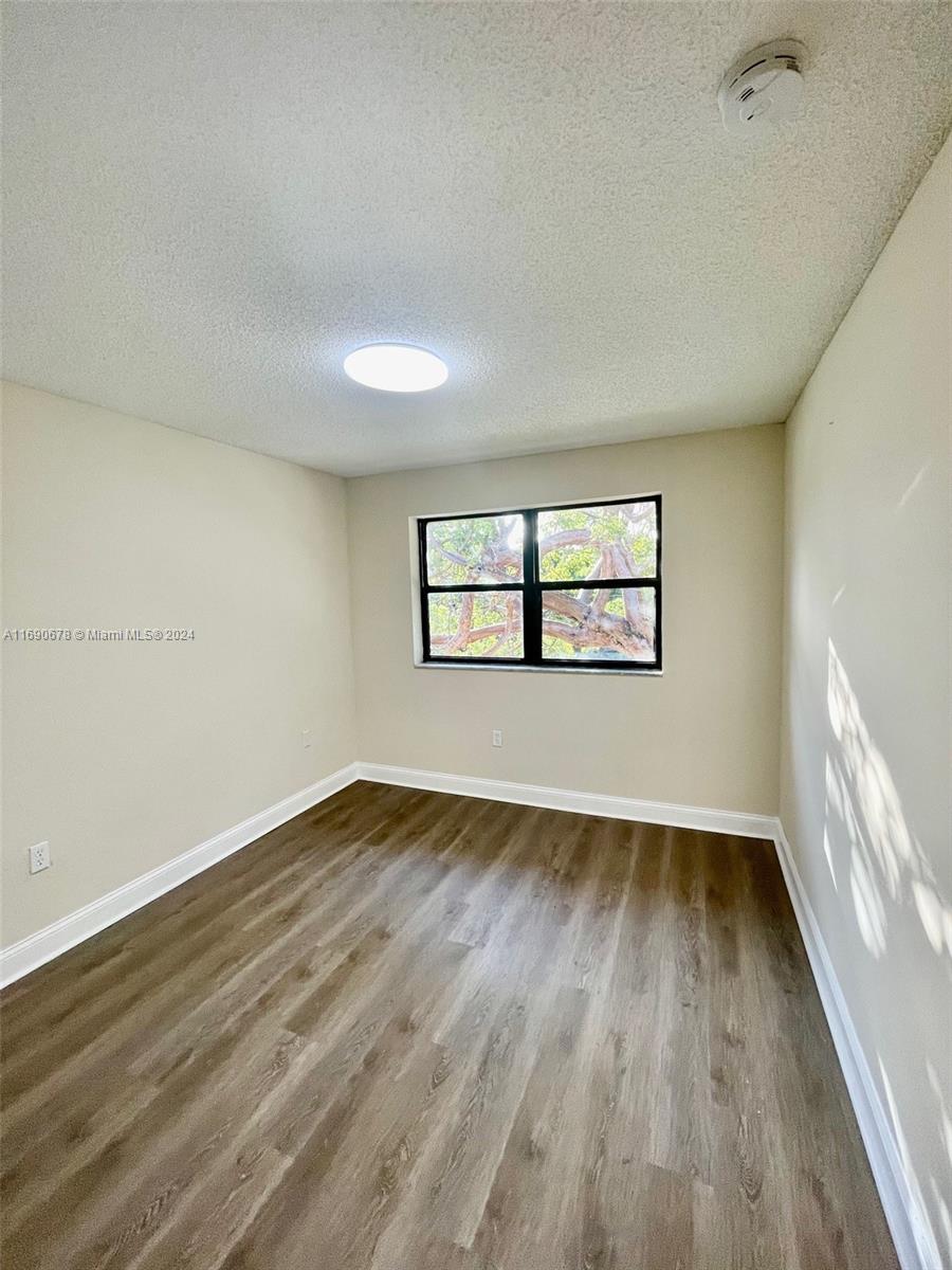 THE COURTS AT KENDALL CON - Residential Lease