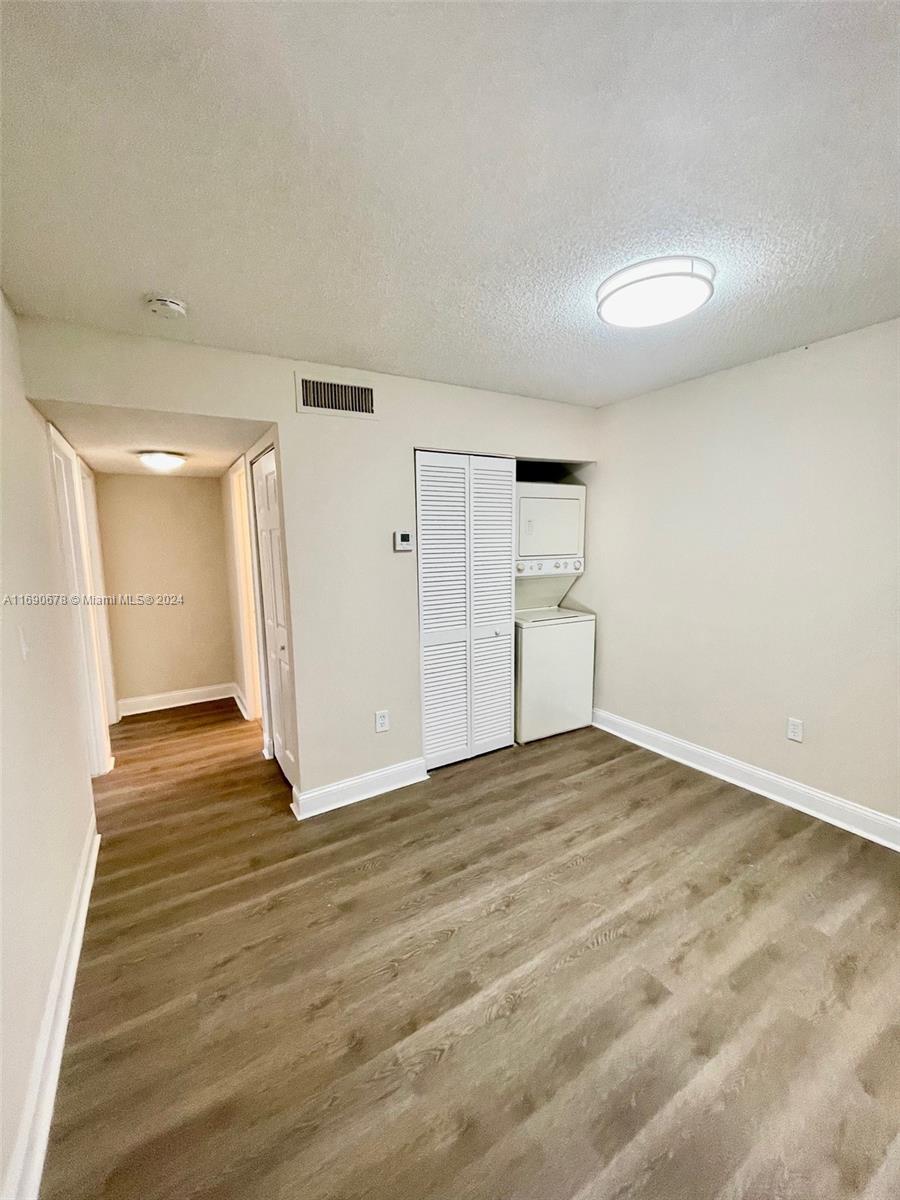 THE COURTS AT KENDALL CON - Residential Lease