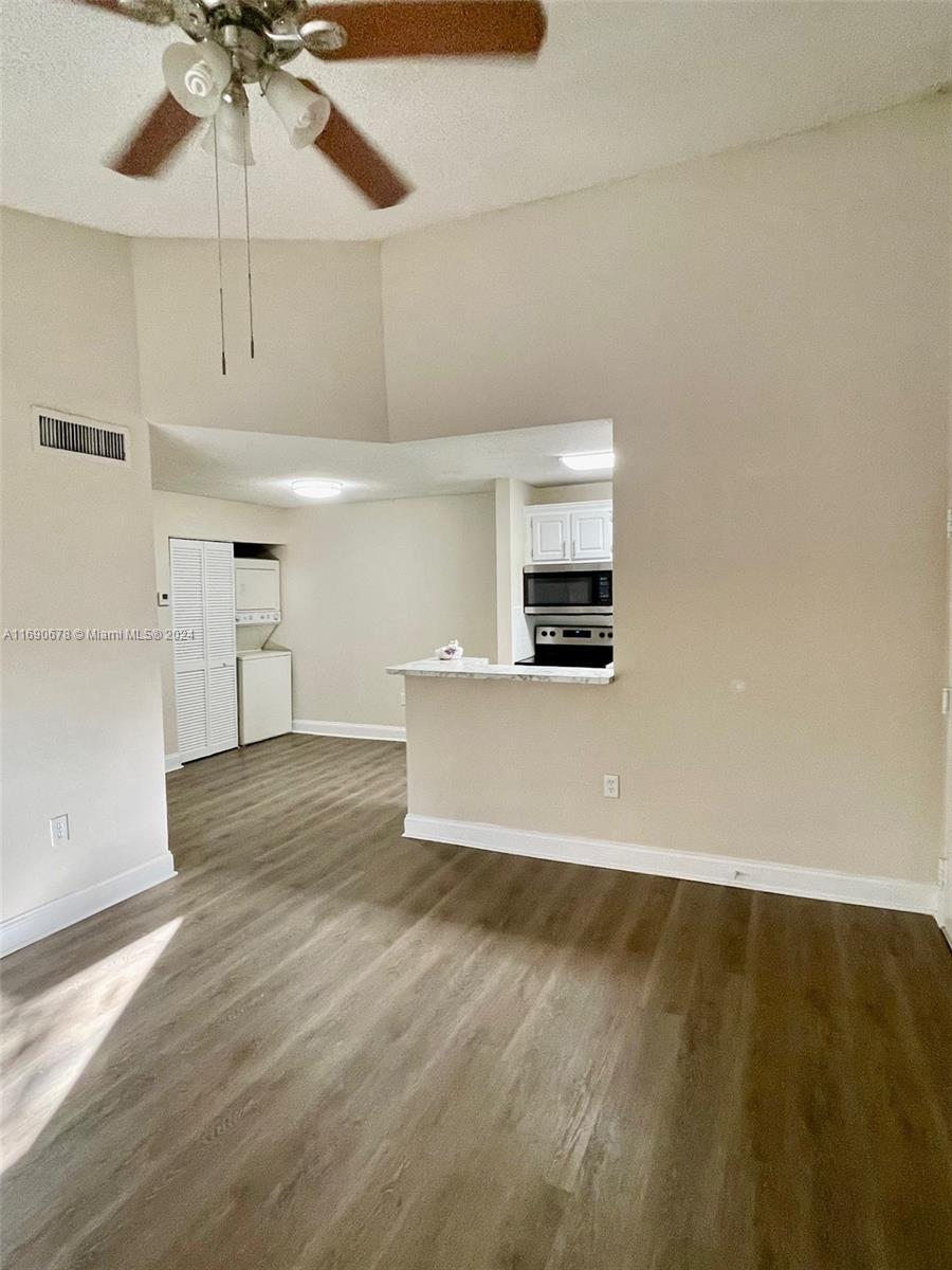 THE COURTS AT KENDALL CON - Residential Lease