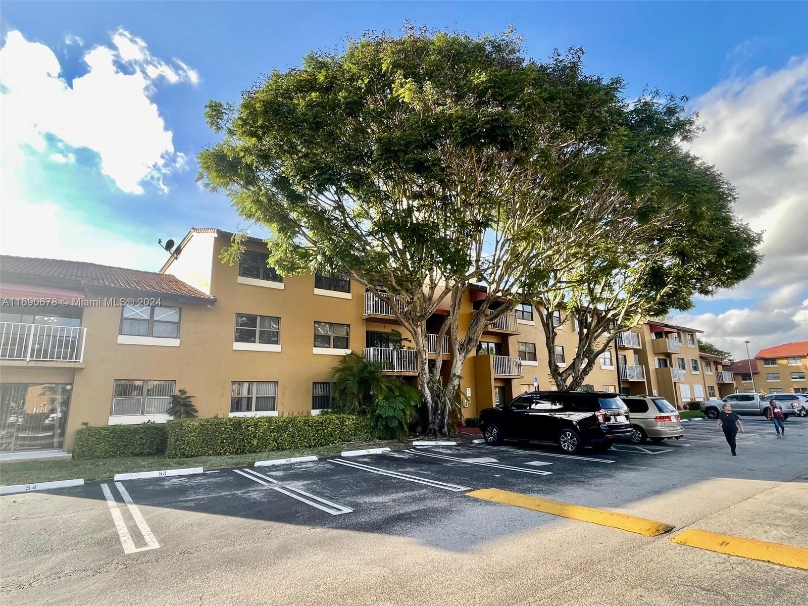 THE COURTS AT KENDALL CON - Residential Lease