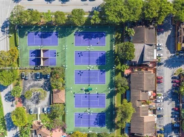 THE COURTS AT KENDALL CON - Residential Lease