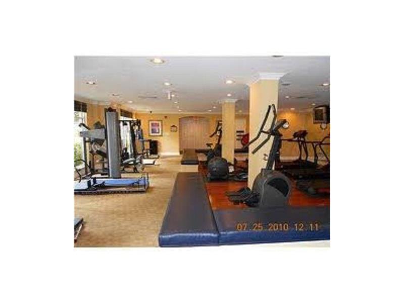 Fully furnished 3/2 condo located on desirable Regent Park Condominium at Downtown Hollywood beach. Open kitchen to dining and living room. washer and dryer inside the unit. Perfect for short or long term rental, it has everything you need. The complex of fers swimming pool, Jacuzzi, exercise room and BBQ area.  Minutes to the beach, and fort Lauderdale airport.  Walking distance to restaurants, banks, supermarkets and more. Ready to move in! ok to rent unfurnished