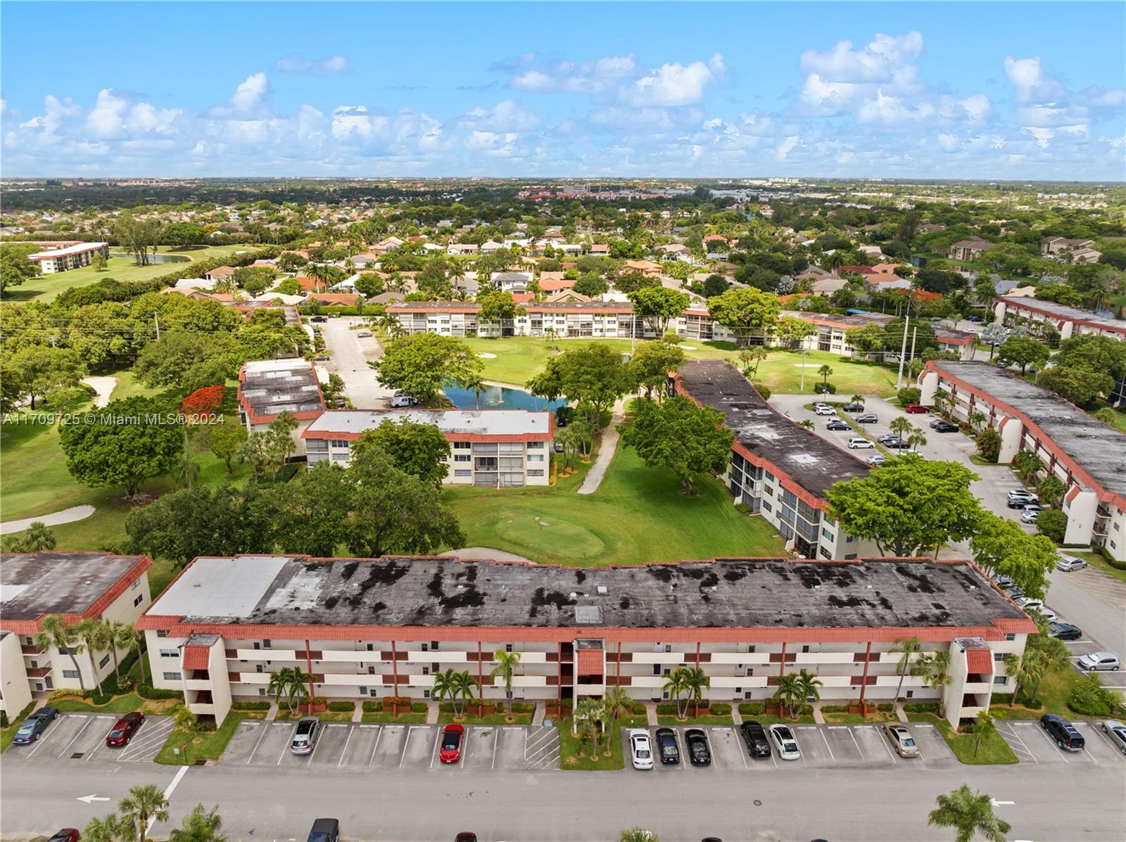 HOLLYBROOK GOLF AND - Residential