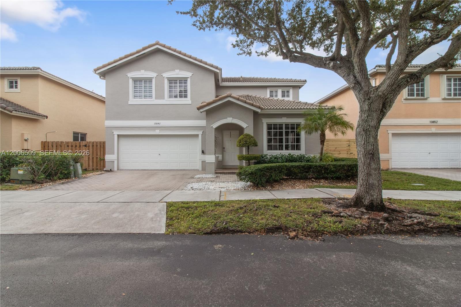 Beautiful fully remodeled home in the heart of Doral, featuring modern finishes and an elegant open-concept design that maximizes natural light. The property includes an updated kitchen, spacious living areas ideal for entertaining, and a cozy private patio perfect for family enjoyment. Its prime location offers close proximity to top-rated schools, shopping centers, restaurants, and easy access to major highways.