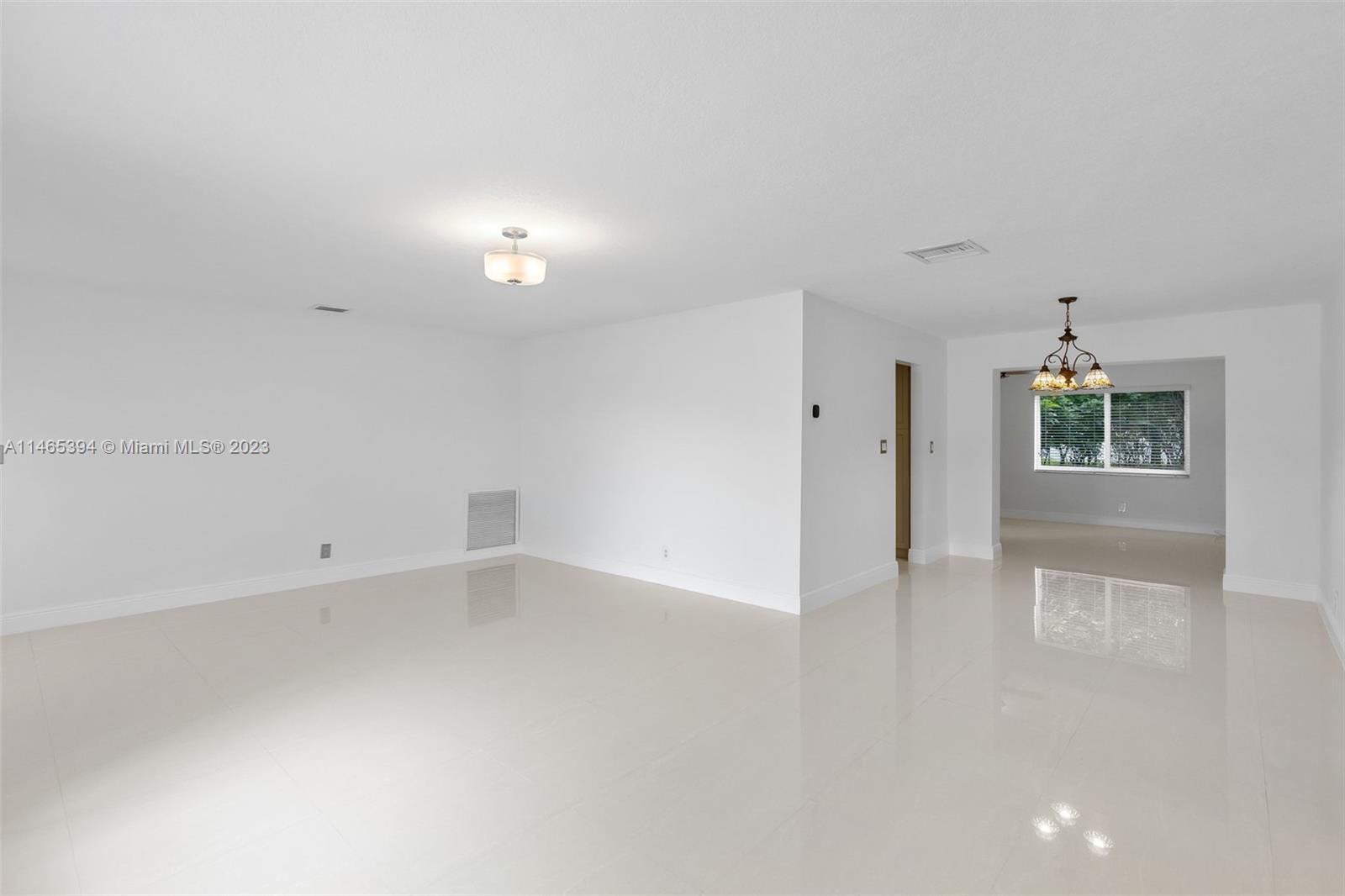 MAINLANDS OF TAMARAC LAKE - Residential Lease