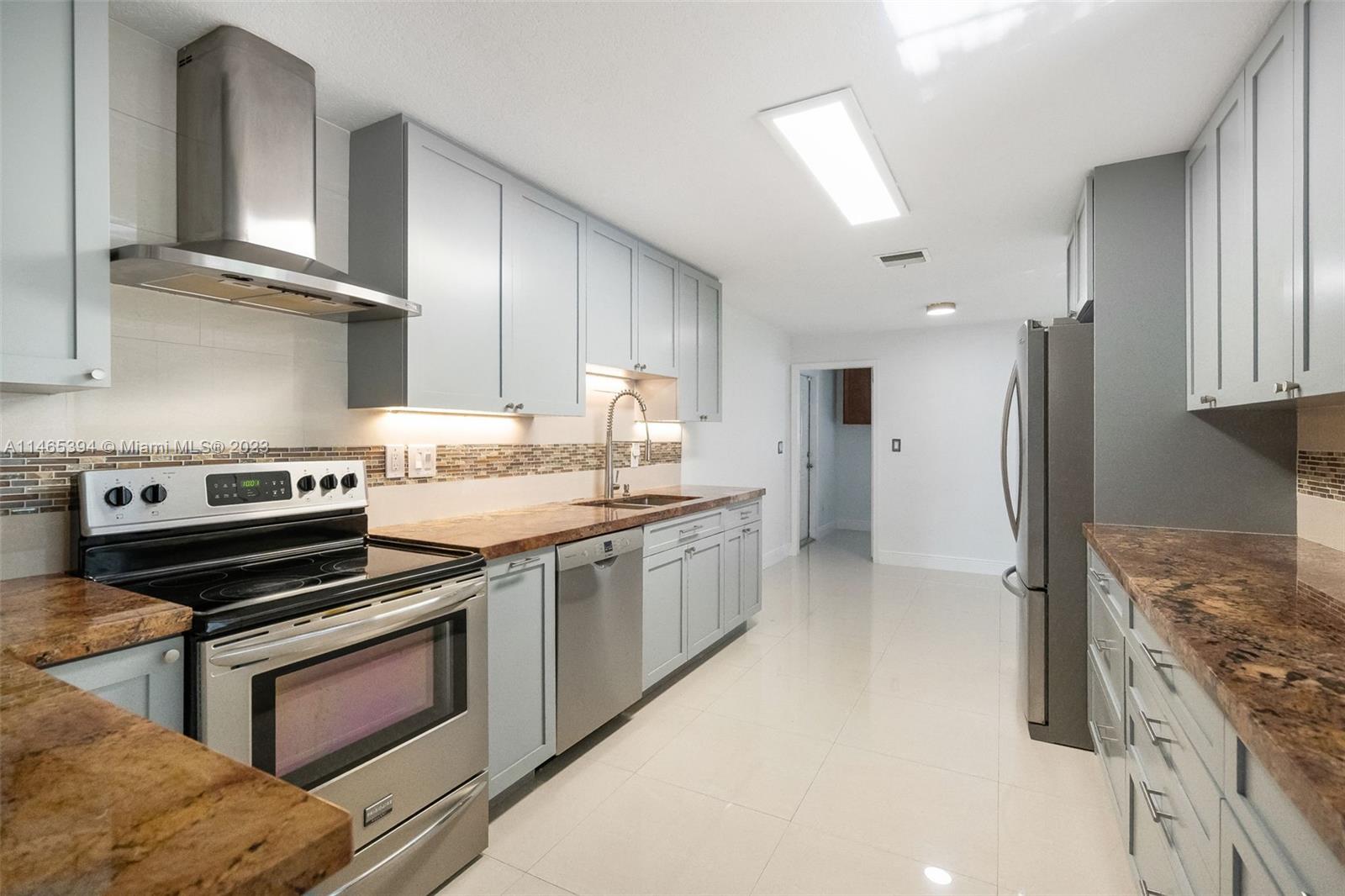 MAINLANDS OF TAMARAC LAKE - Residential Lease