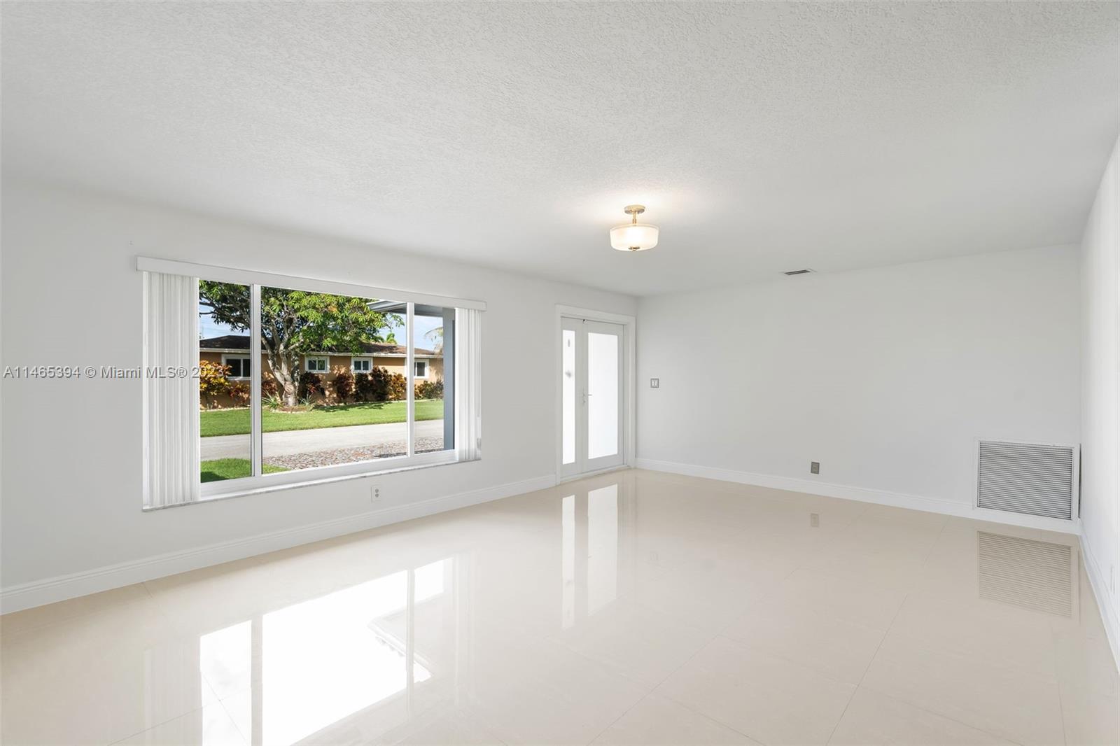 MAINLANDS OF TAMARAC LAKE - Residential Lease