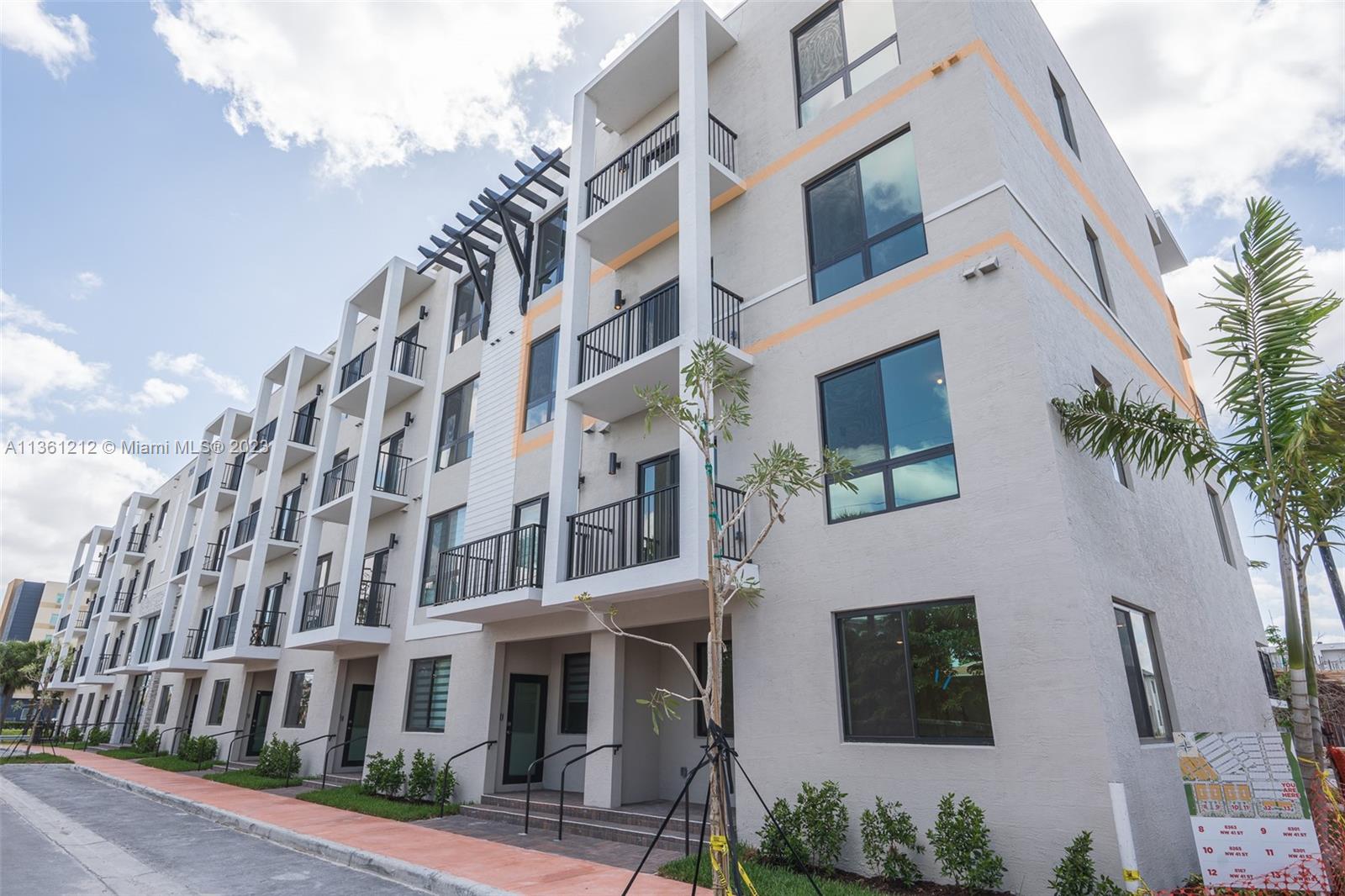 URBANA DOWNTOWN DORAL - Residential Lease