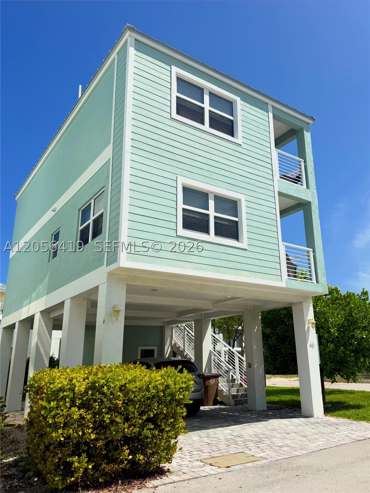 Welcome to Key Largo Ocean Resort! This beautiful 4-bedroom, 3-bathroom home is located just steps from the ocean in one of Key Largo’s most sought-after gated communities. Enjoy resort-style living with exceptional amenities, including a clubhouse, fitness center, swimming pool, tennis, basketball and pickleball courts, playground, fishing pier, and private community boat ramp. Conveniently located near dining, shopping, and world-class boating and fishing. Available for rent at $3,500 per month starting Sept 1.