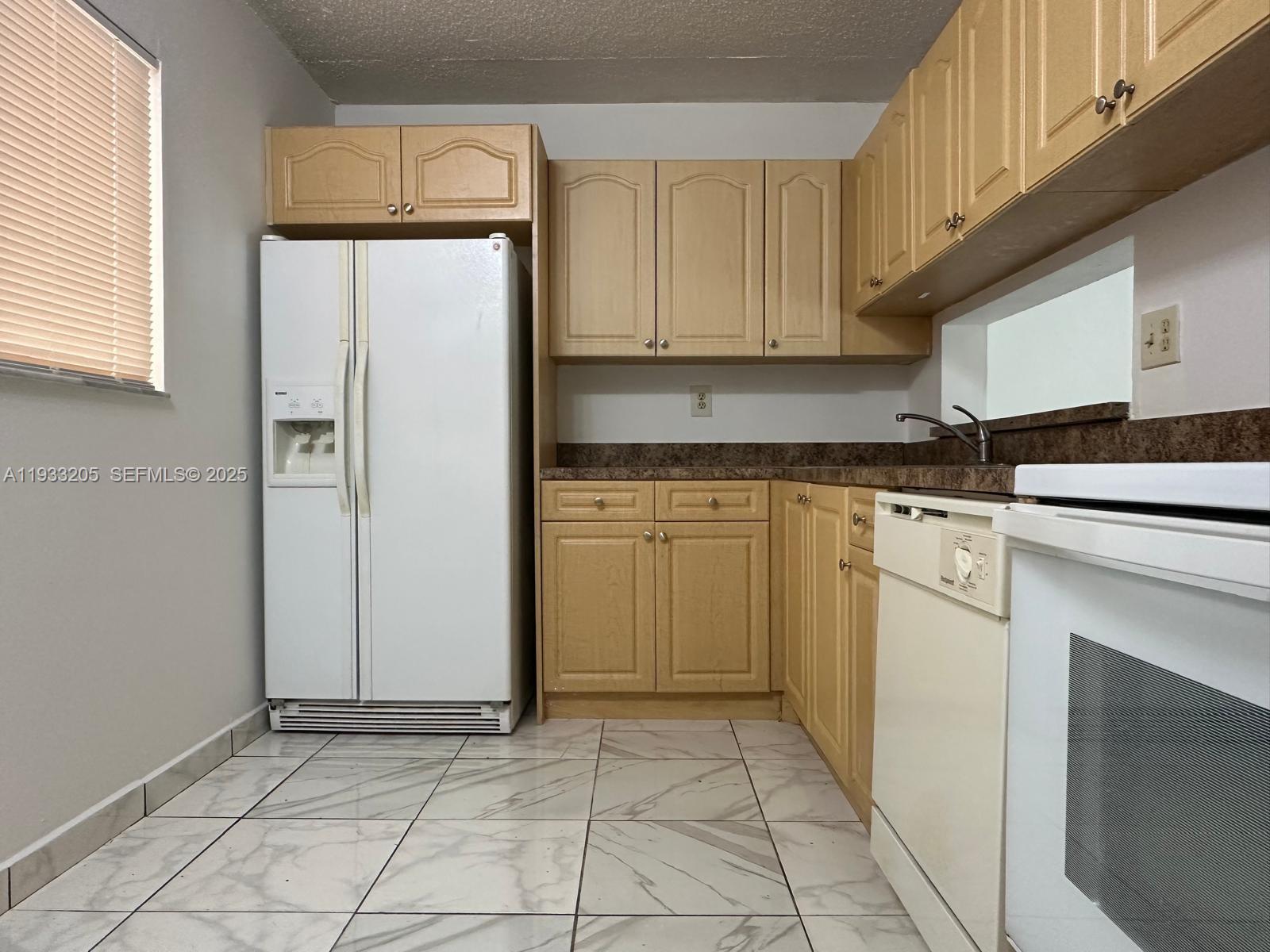 HORIZONS WEST CONDO #2 - Residential