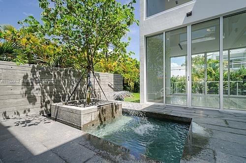 TROPICAL ISLE HOMES SUB 4 - Residential