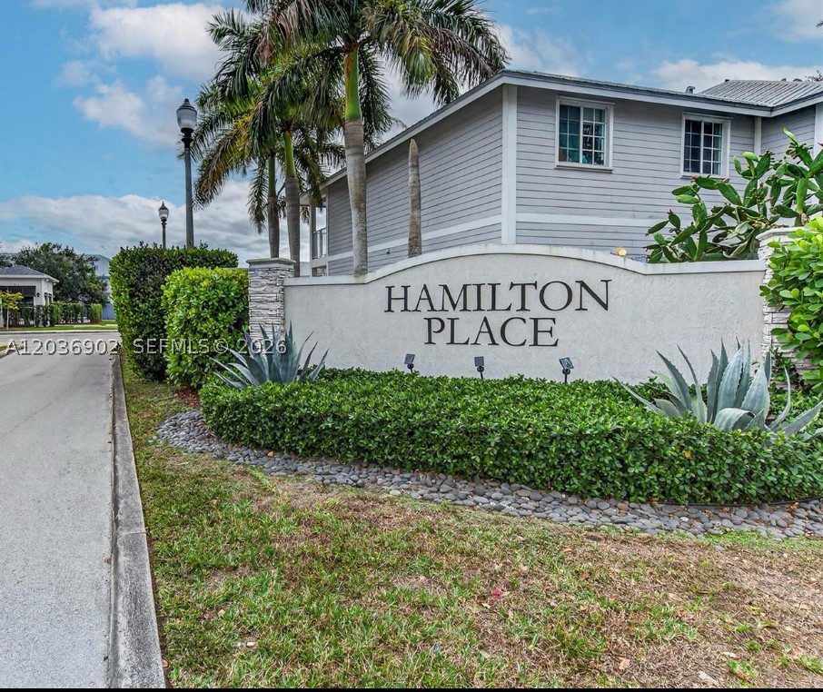 HAMILTON PLACE - Residential