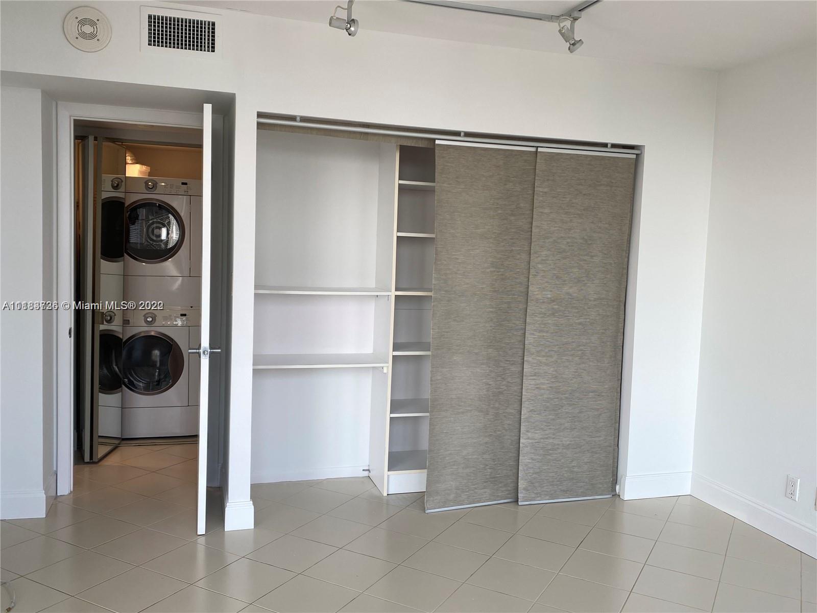 THE PALM BAY YACHT CLUB C - Residential