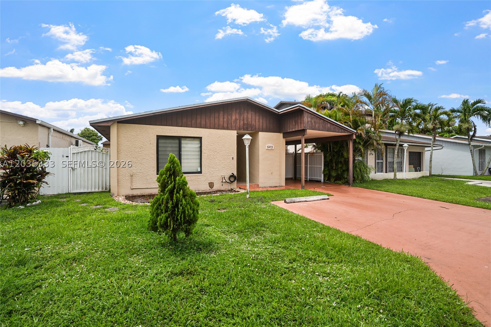 LAKES OF ACADIA UNIT 3 TH - Residential