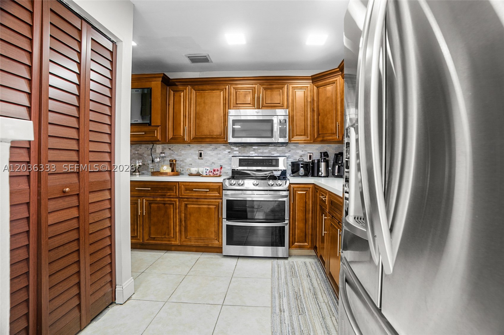 LAKES OF ACADIA UNIT 3 TH - Residential