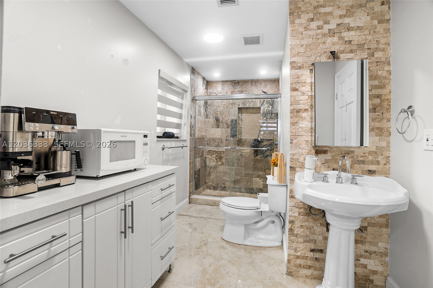 LAKES OF ACADIA UNIT 3 TH - Residential