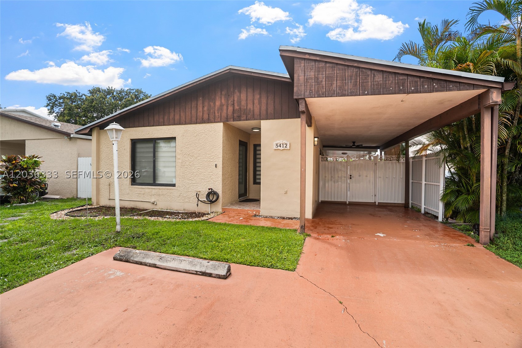 LAKES OF ACADIA UNIT 3 TH - Residential