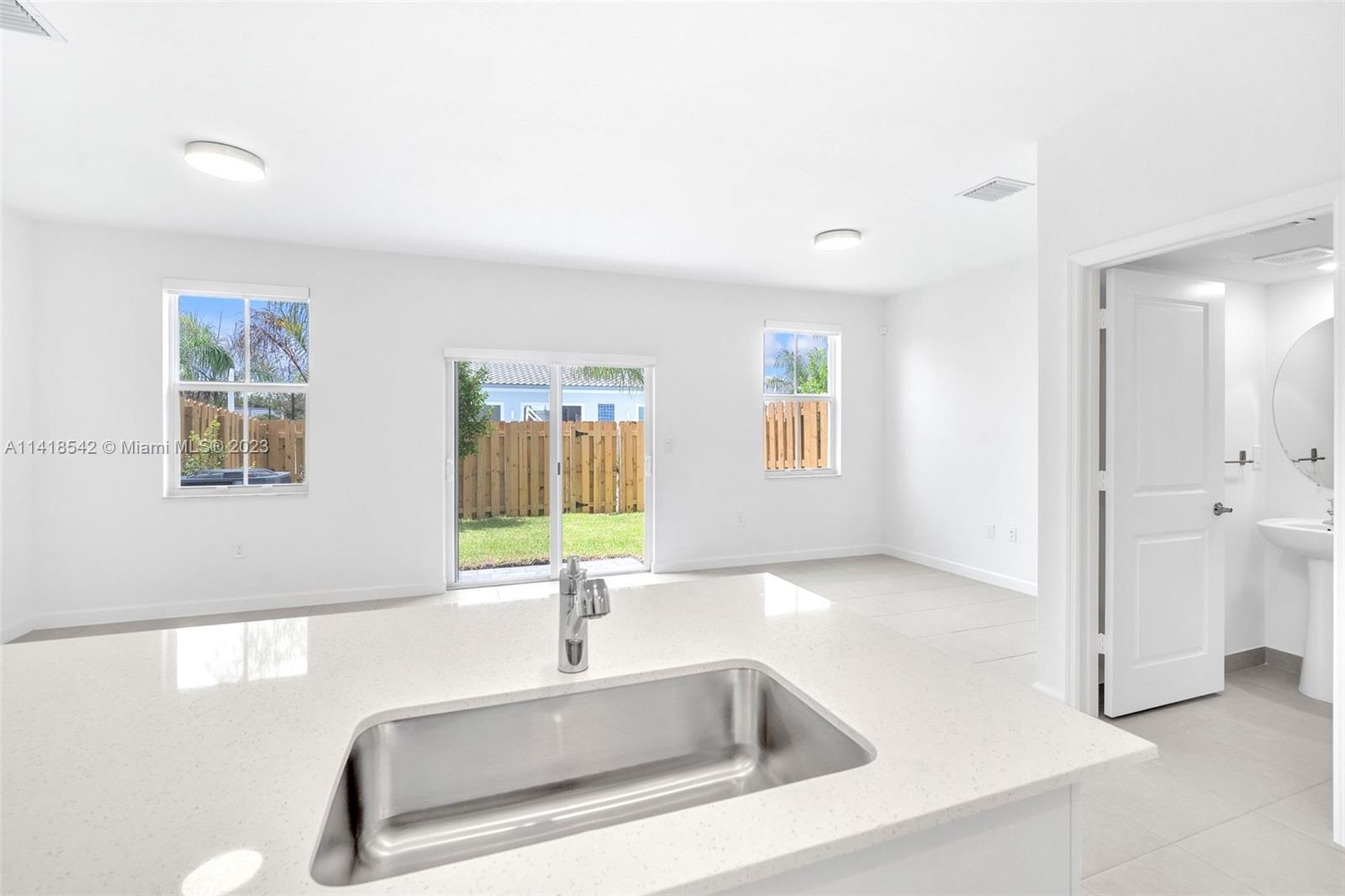 SUNSET TRAILS - Residential Lease