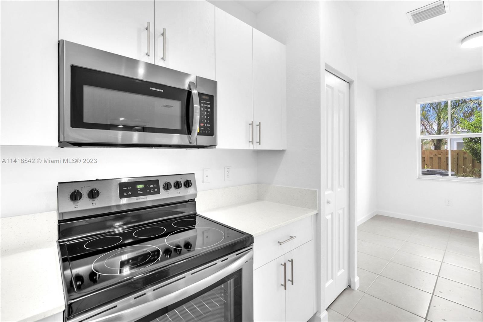 SUNSET TRAILS - Residential Lease