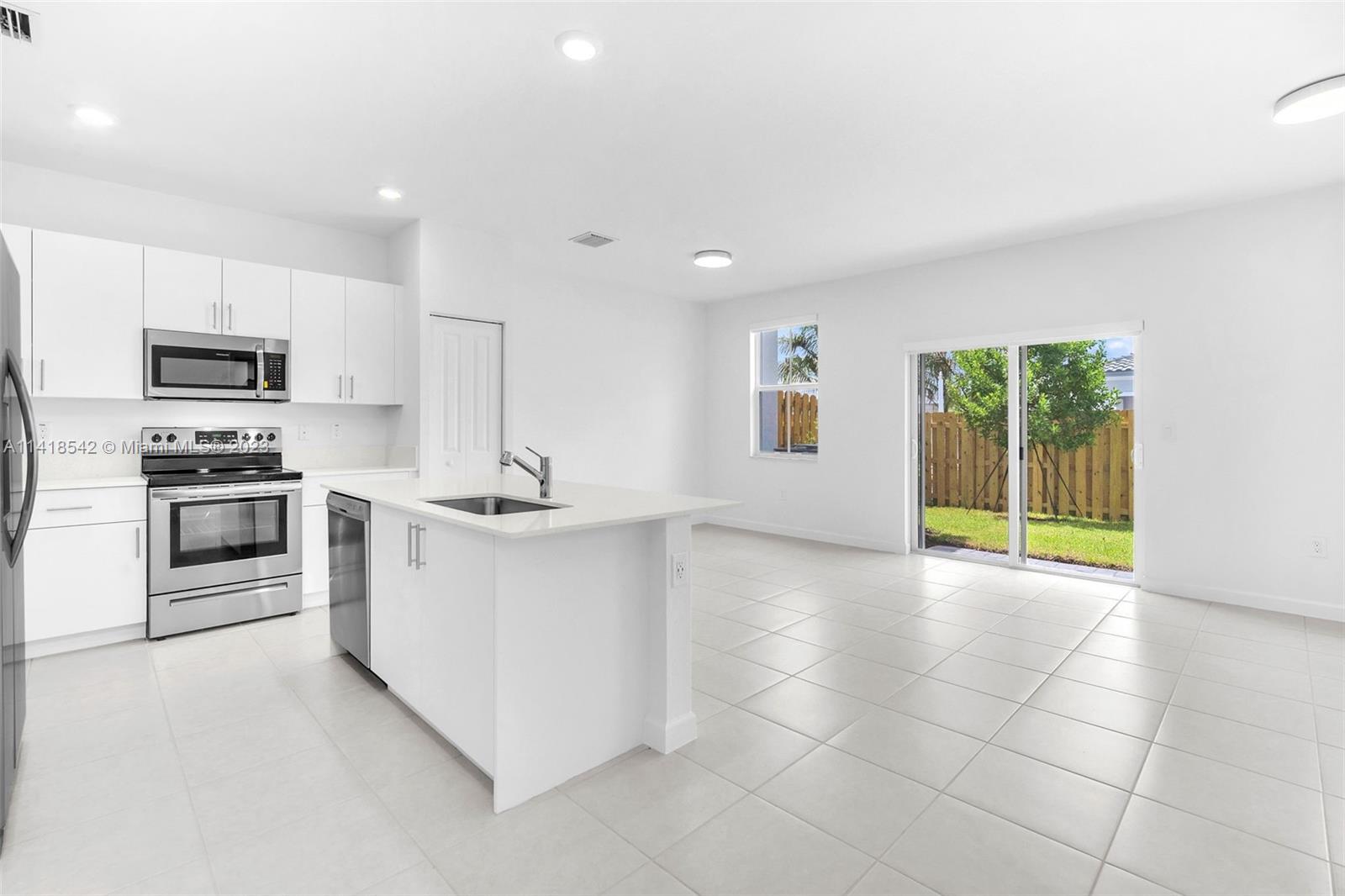 SUNSET TRAILS - Residential Lease